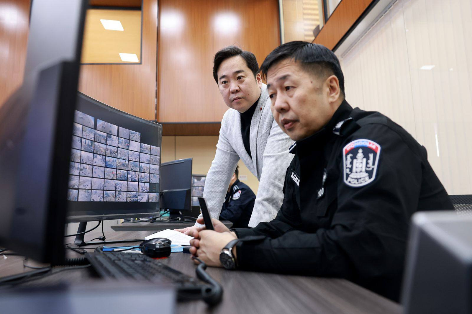 Өндөржүүлсэн бэлэн байдлын зэрэгт ажиллаж байна